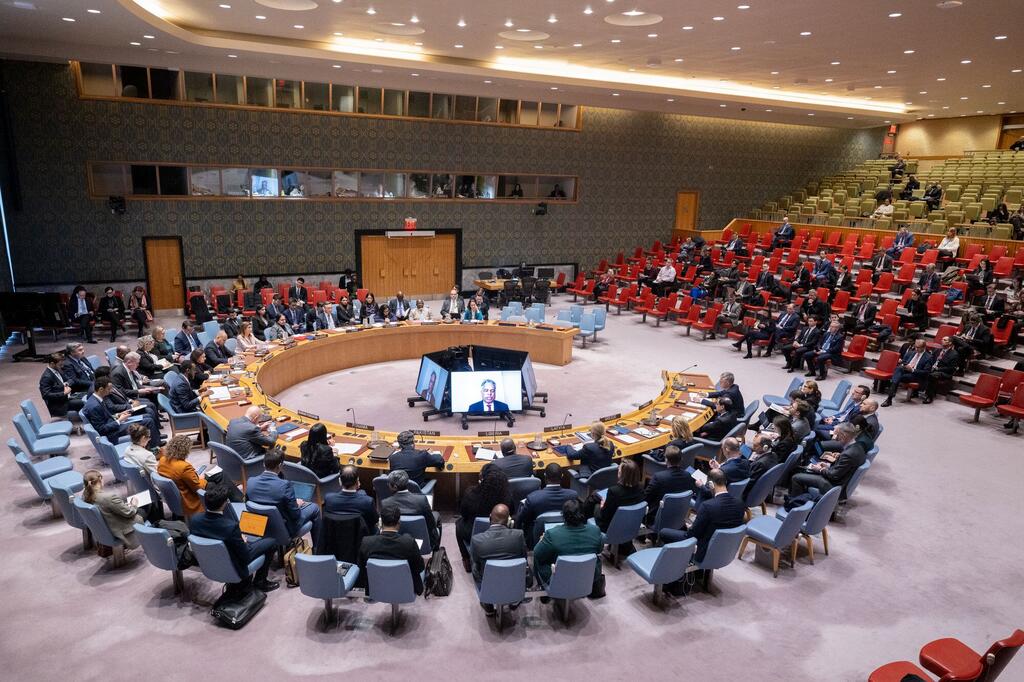 关于维护乌克兰和平与安全的联合国安理会会议的场景